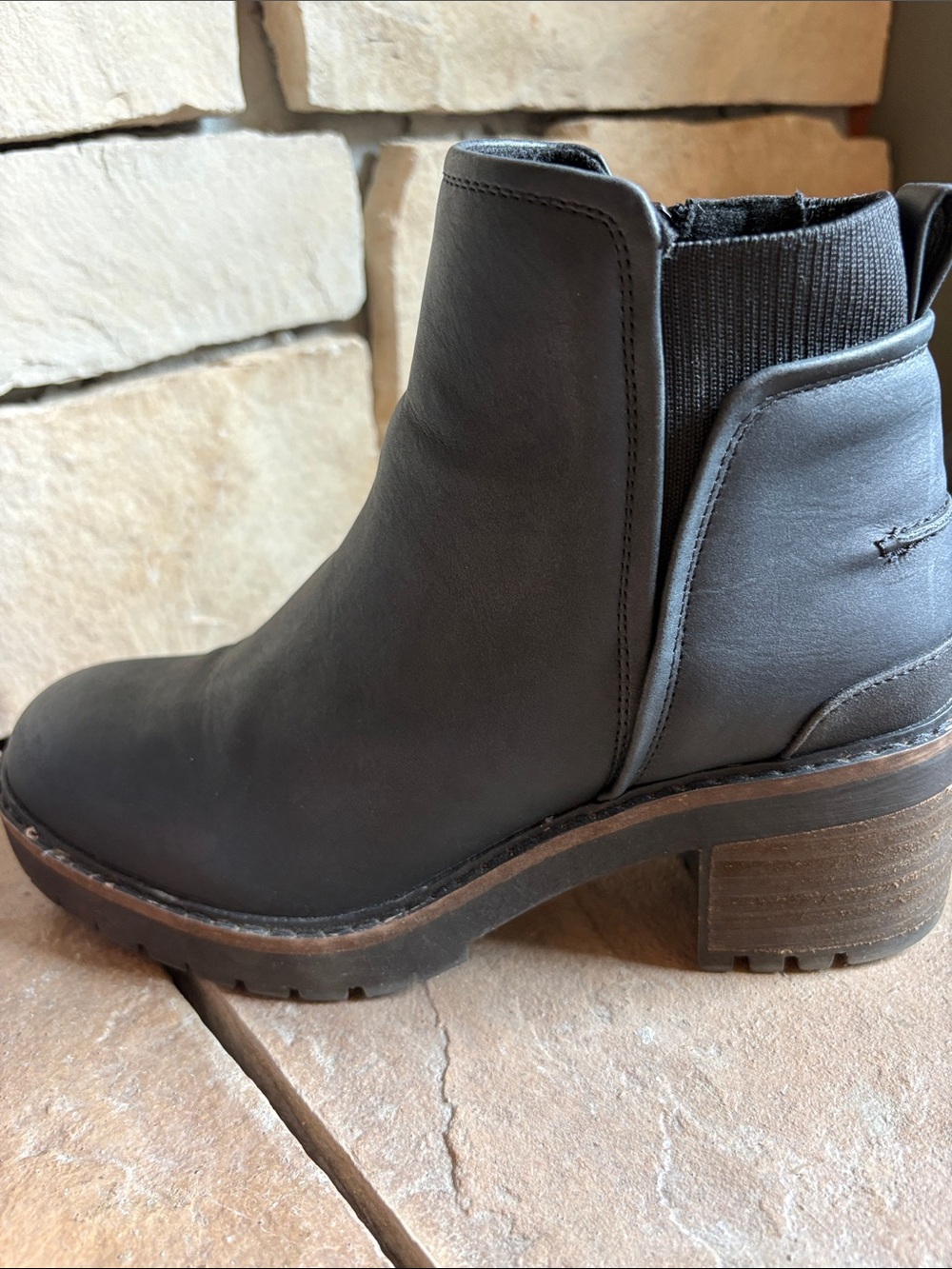 B-52 by Bullboxer Women's Black Ankle Booties - Classic Chelsea Style (size 7) - Picture 6 of 8
